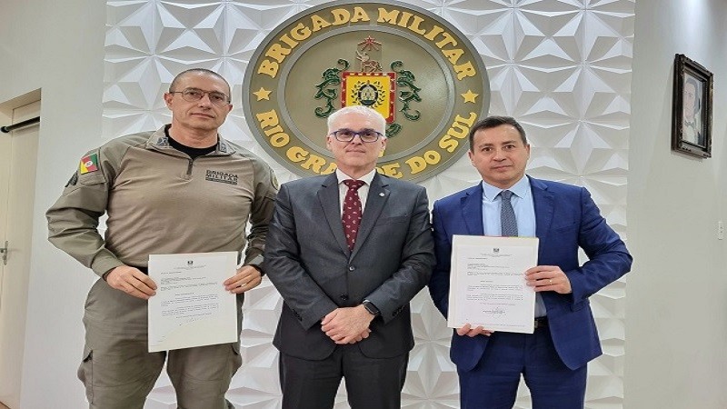Procurador Geral de Justiça entrega convite ao Comandante Geral e ao Secretário de Segurança