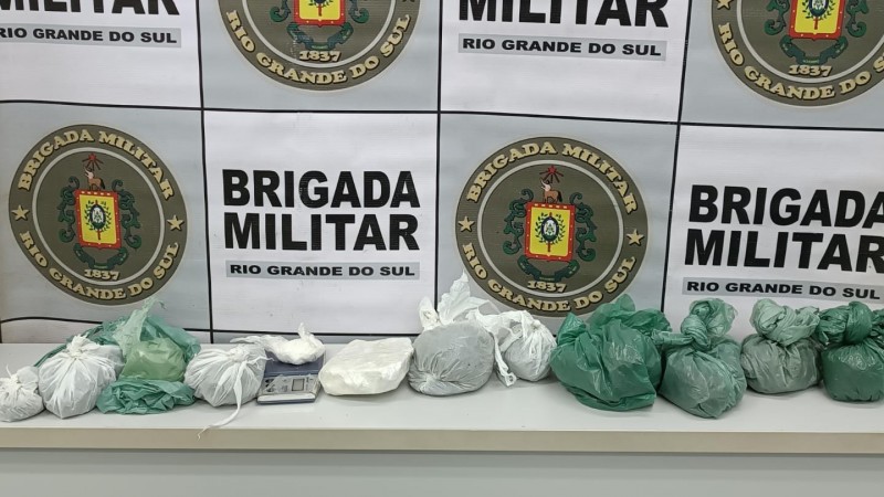 Drogas apreendidas juntamente com uma balança de precisão