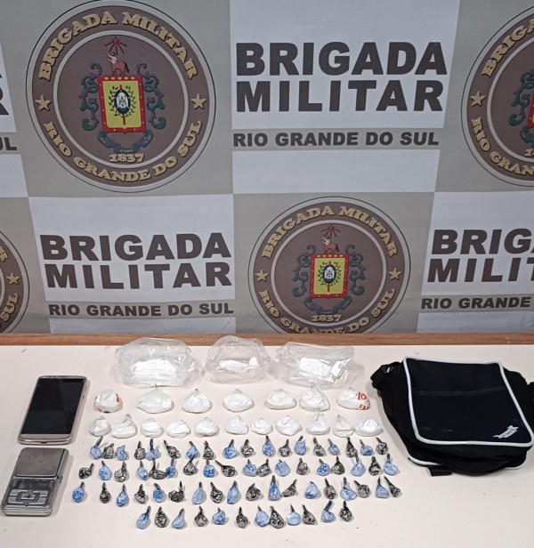 Drogas, balança e telefone