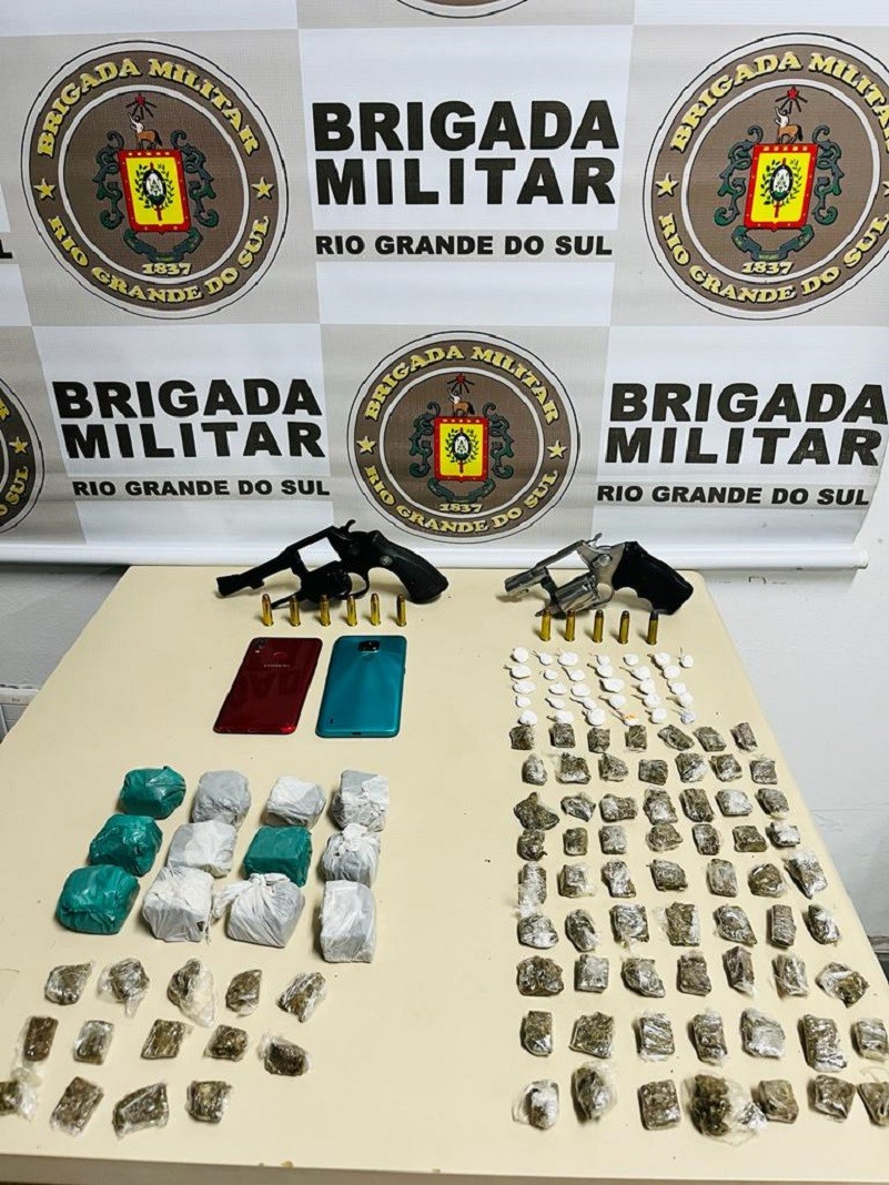 Apreensão de armas e drogas