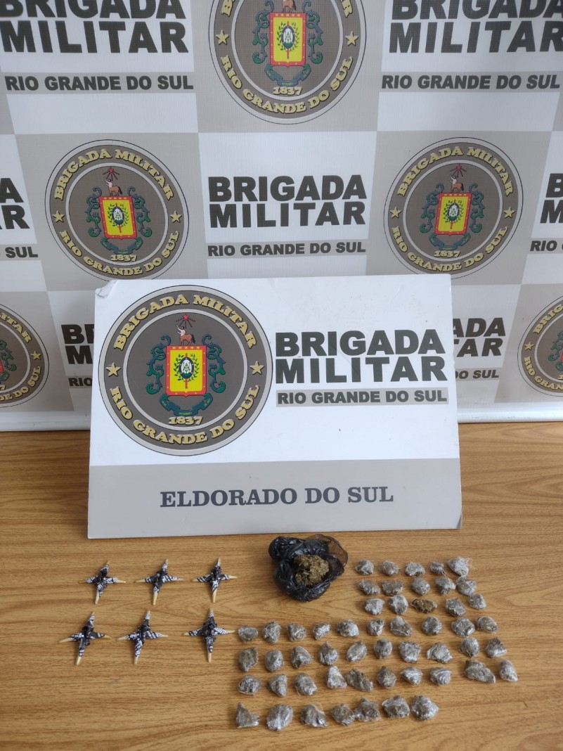 Porções de maconha e cocaína