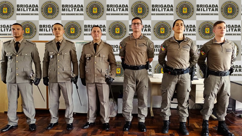 capitães em foto com o comandante