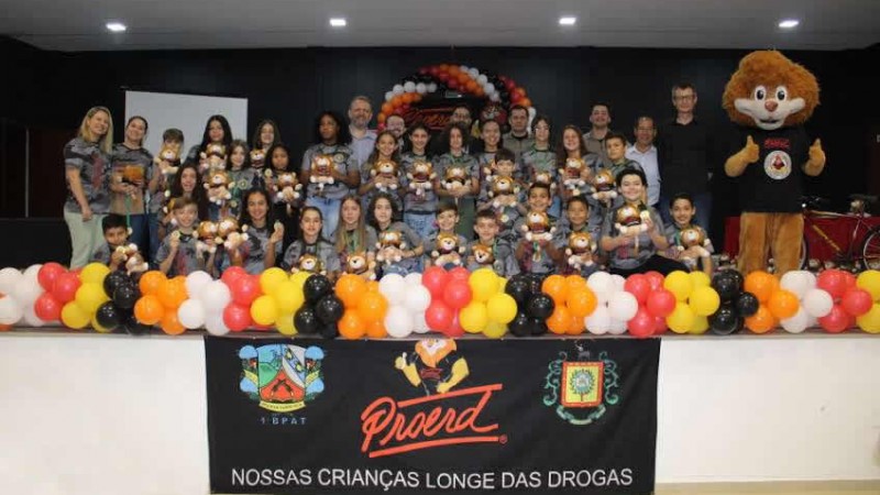 Foram formadas oito turmas, de 5º ano, de quatro escolas
