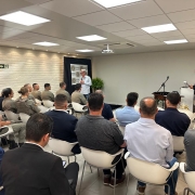 Prefeito de Portão falando para Brigada Militar