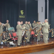 banda executando o hino nacional