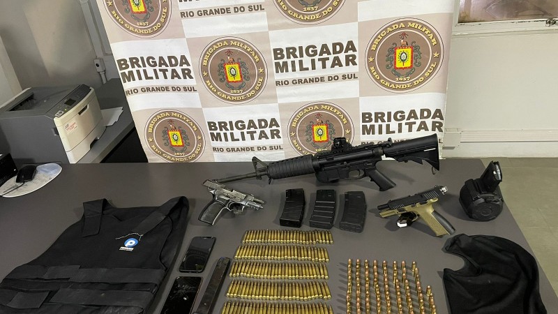 1º BPM apreende fuzil e armas em Porto Alegre - Brigada Militar