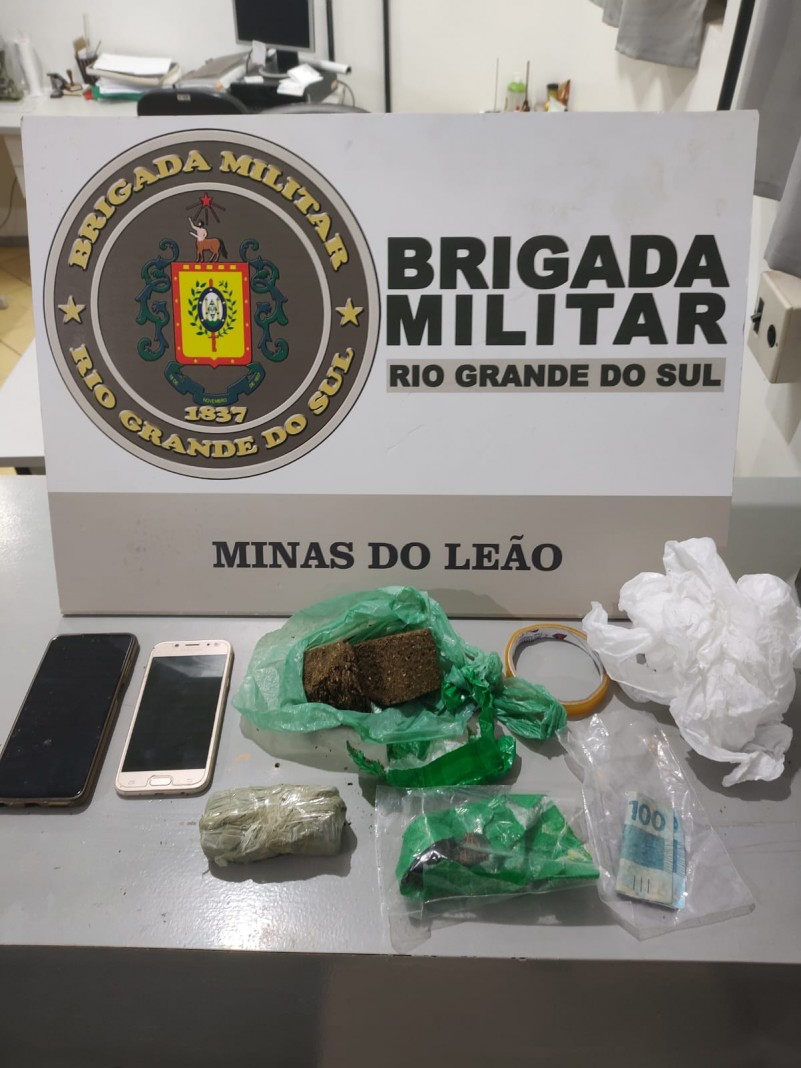 Material apreendido em frente ao display da BM.