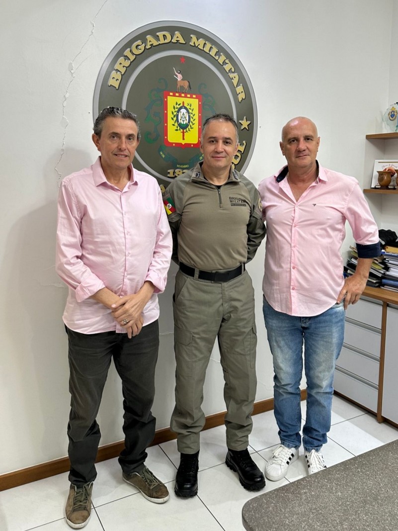 Recepcionados pelo Comandante Regional, coronel Giovani Paim Moresco