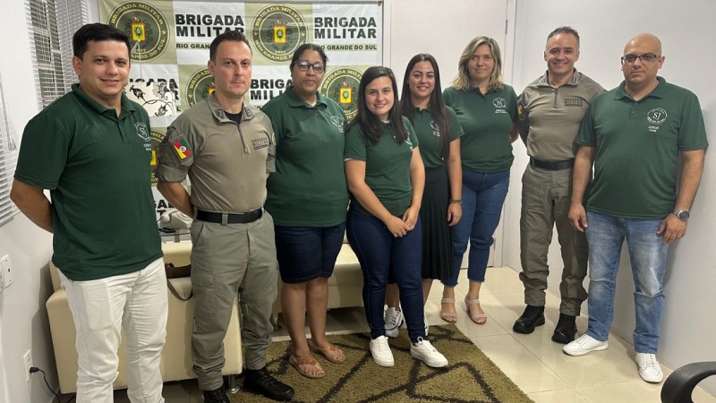 Receberam a visita dos membros da Associação de Moradores do Bairro São João de Santa Cruz do Sul