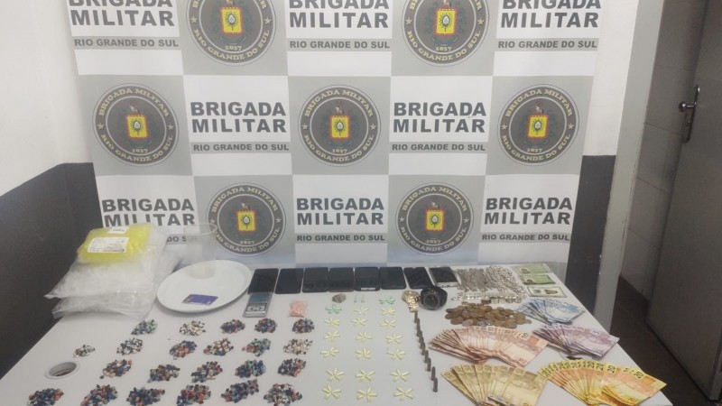 Ofensiva da BM em Caxias do Sul resulta em 10 detidos e 1300 porções de drogas apreendidas