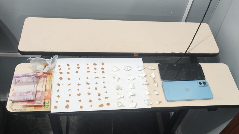 58 pedras de crack e 20 porções de cocaína apreendidas
