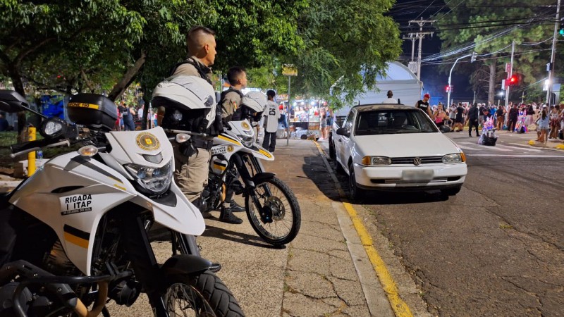 ROCAM do 25º BPM no carnaval de rua de São Leopoldo