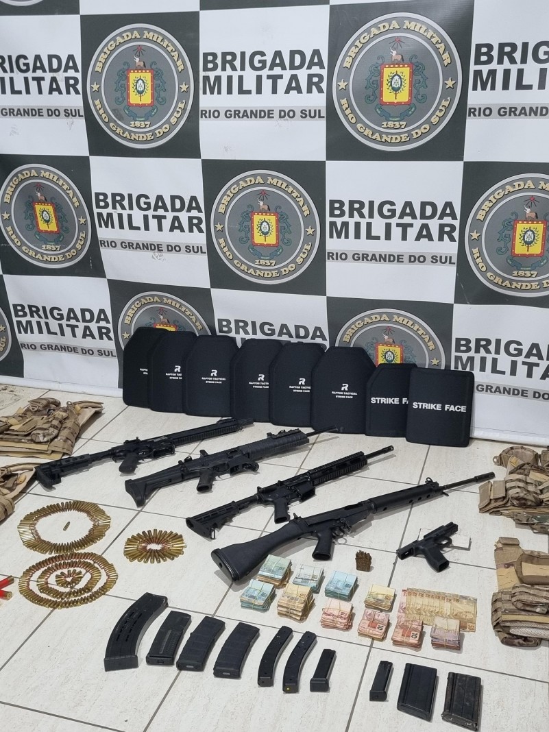 Brigada Militar de Venâncio Aires apreende fuzis e coletes balísticos