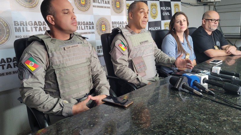 Capitão Araújo, coronel Humberto, delegada Sabrina e delegado Ractz (da esquerda para direita)