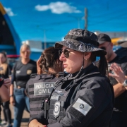 Policial civil durante Operação Cerco Fechado