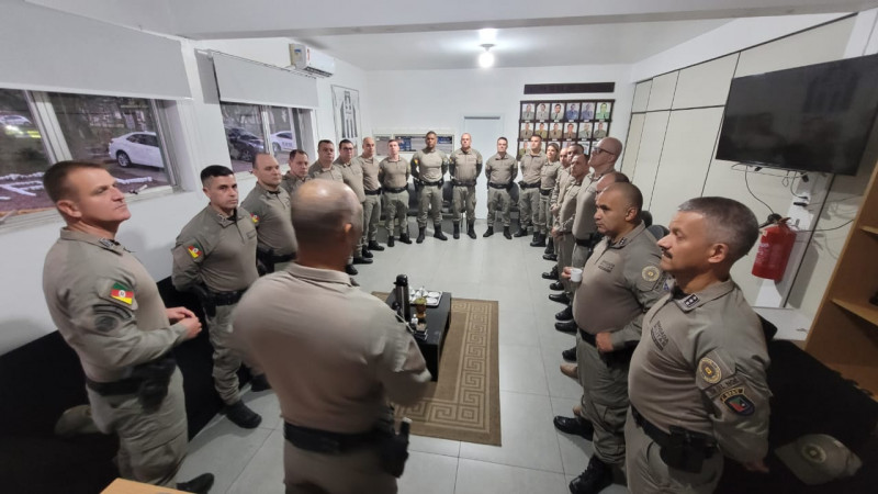 Coronel Humberto reuniu os oficiais para apresentar o TenCel Barcellos