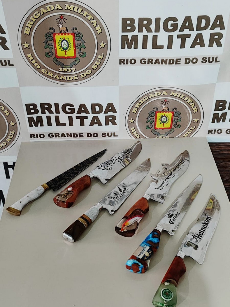 Brigada Militar apreende facas