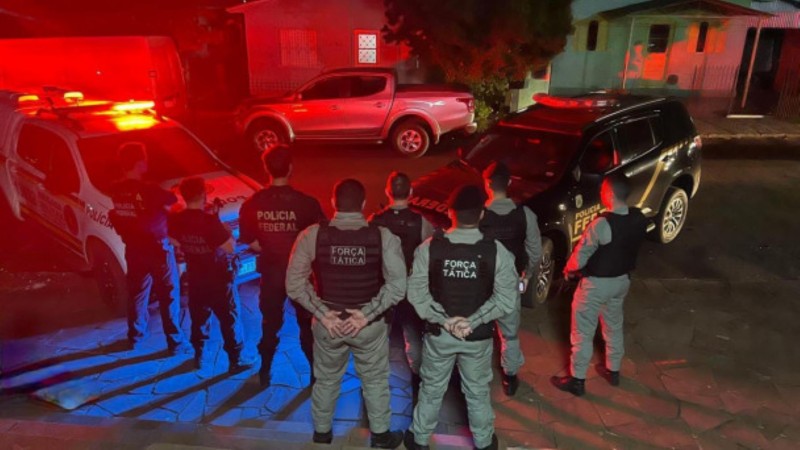 Policiais e agentes da Policia Federal