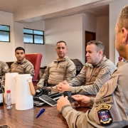 Novo comandante do 25º BPM sendo apresentado aos oficiais