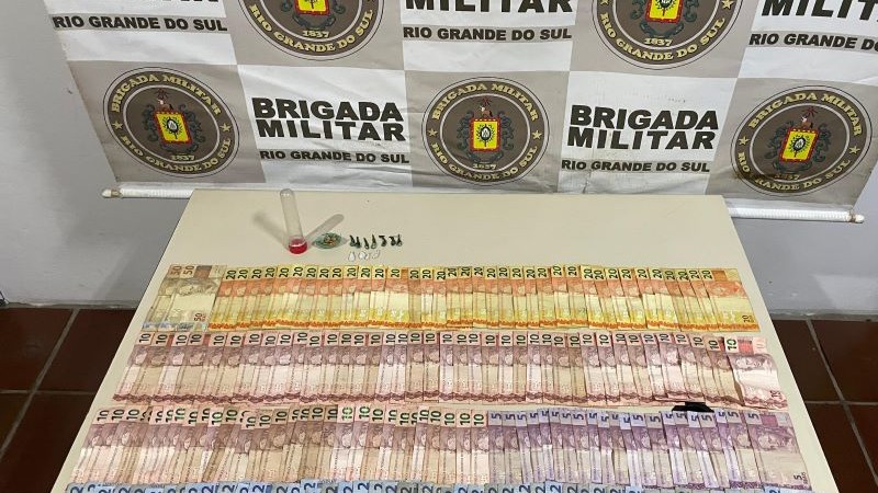 Drogas e quantia em dinheiro