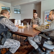 Reunião do comandante do 25º BPM com Cap  da Força Nacional