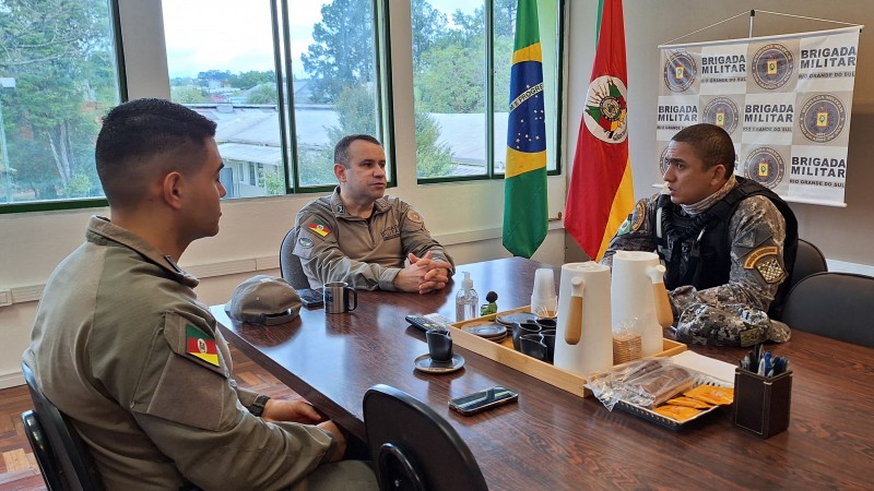 Comandante do 25º BPM reunido com Cap LIma e Cap Nunes