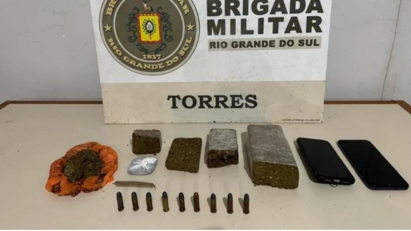 Drogas, nove munições e dois celulares