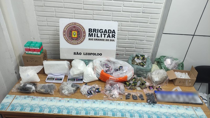 drogas e dinheiro falso apreendido pela Brigada Militar