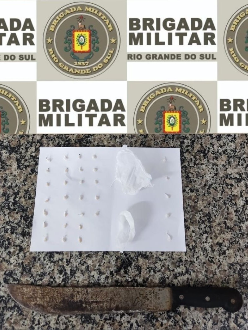 Apreensão de facão e entorpecentes