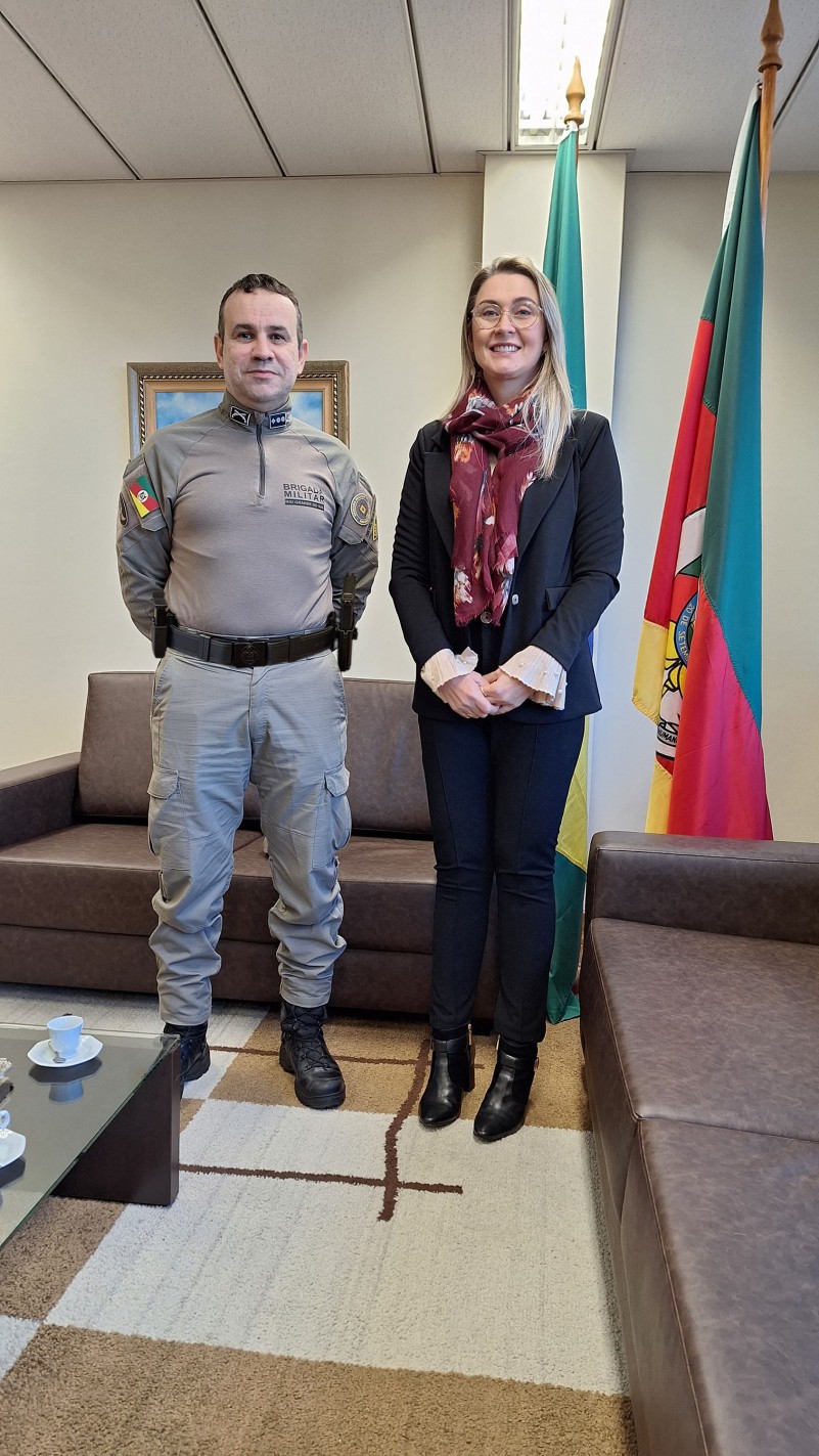 comandante do 25º BPM TC Silva Bueno e Dra Jaqueline Diretora do Foro de São Leopoldo