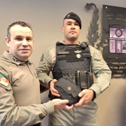 efetivo da ROCAM recebendo kit APH C