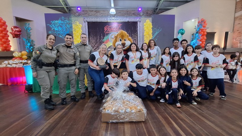 turma vencedora do desafio da coreografia