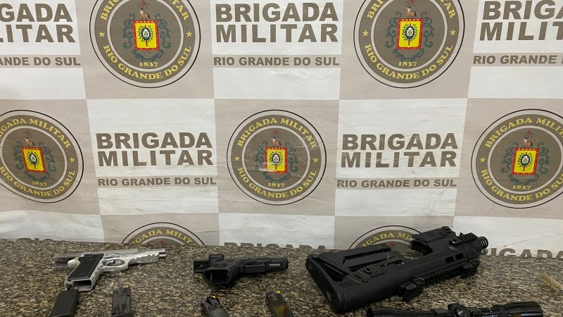 Na imagem, armas de fogo apreendidas pela Brigada Militar, em Taquari