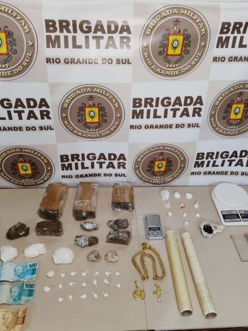 Apreensão de drogas, balanças de precisão, jóias, dinheiro