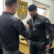 CUMPRIMENTOS DO COMANDANTE 