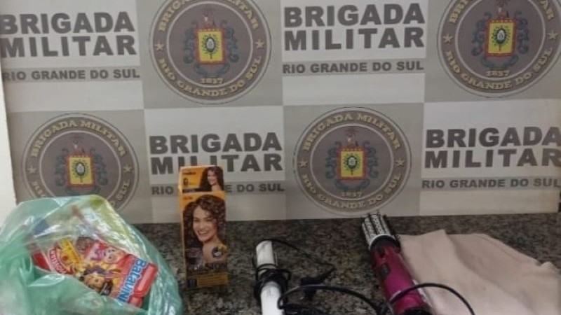 Apreensão de alimentos, roupa, escova e tinta de cabelo