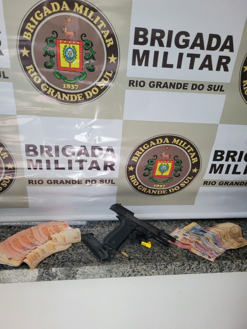 Apreensão de arma de fogo, carregadores, munição e dinheiro