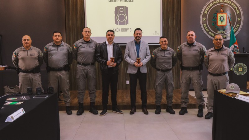 Câmeras corporais que serão utilizadas pelo efetivo são apresentadas ao Comando da BM