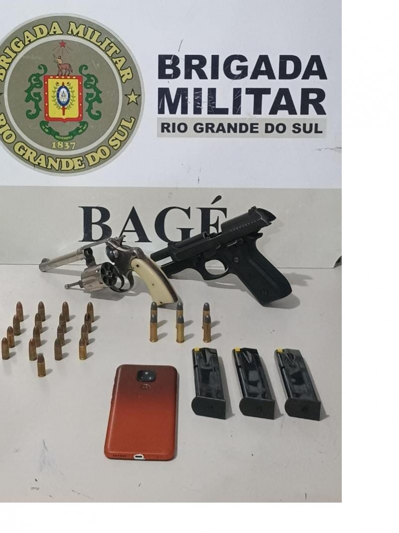duas armas, um celular e diversas muni&ccedil;&otilde;es