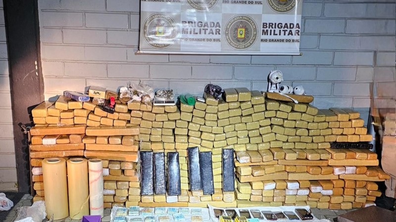 Dupla é presa com aproximadamente 354 quilos de maconha