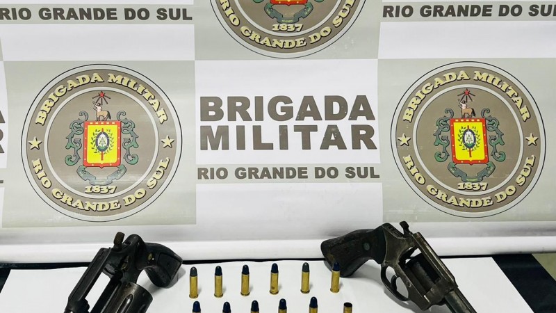 Material apreendido com a dupla