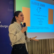 A nutricionista esportiva Paloma Borba abordou a importância do exercício físico e da alimentação saudável. 