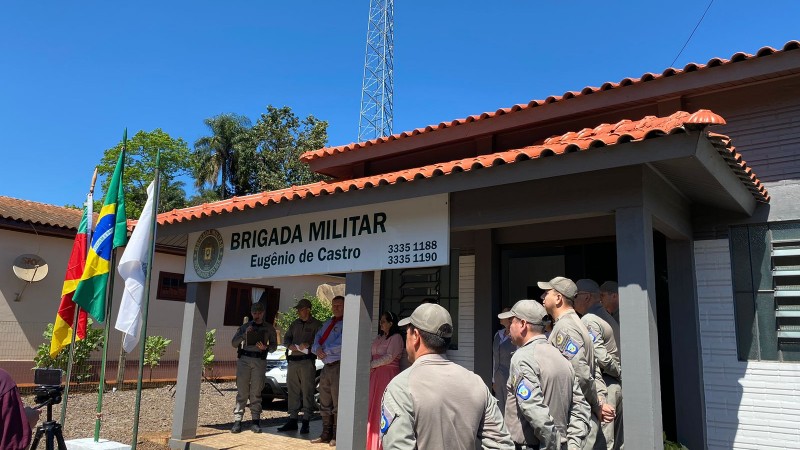 Prédio da BM em Eugênio de Castro, Policiais Militares e convidados