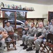 Cap Lima conversando com efetivo