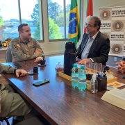 Comando do 25º BPM e equipe da TAURUS