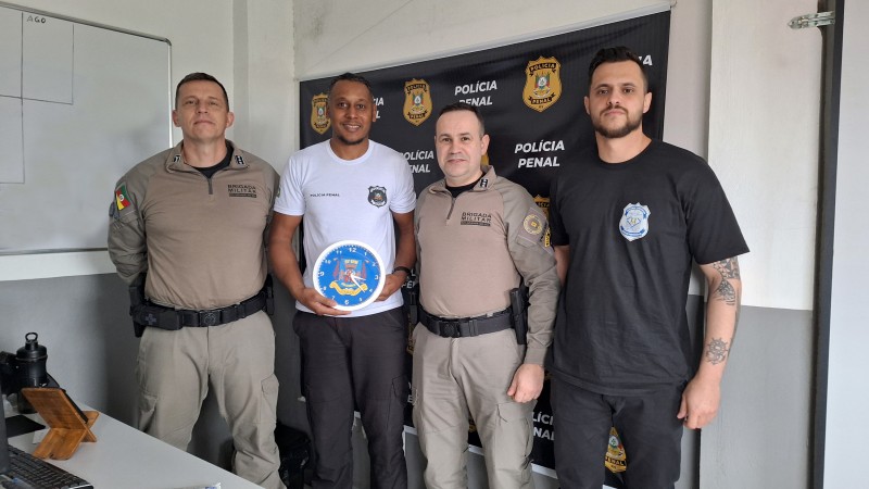comando do 25º BPM em visita ao Instituto penal de São Leopoldo