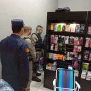 Policiais militares e Bombeiros em vistoria