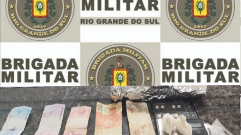 Apreensão de drogas, balança de precisão e dinheiro