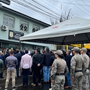 Autoridades em frente a Delegacia de Policia para inauguração da Delegacia de Polícia de Repressão às Ações Criminosas Organizadas