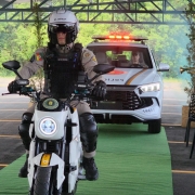 Moto e viatura elétrica
